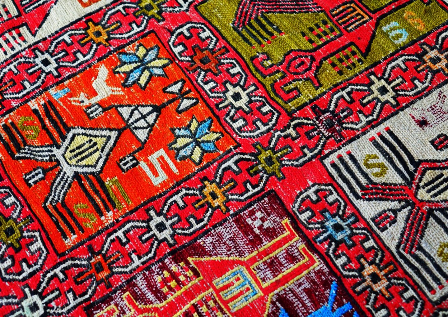 5 Signs it’s Time for a Rug Repair